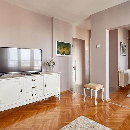 Spacious Modern Apartment In Peaceful Neighborhood Σκόπια Εξωτερικό φωτογραφία