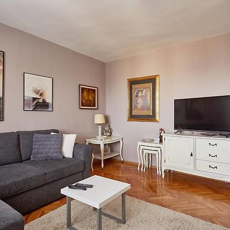 Spacious Modern Apartment In Peaceful Neighborhood Σκόπια Εξωτερικό φωτογραφία